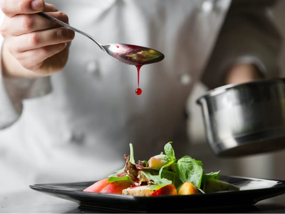 Nhà hàng Á – Âu, bếp trưởng 20 năm nghề