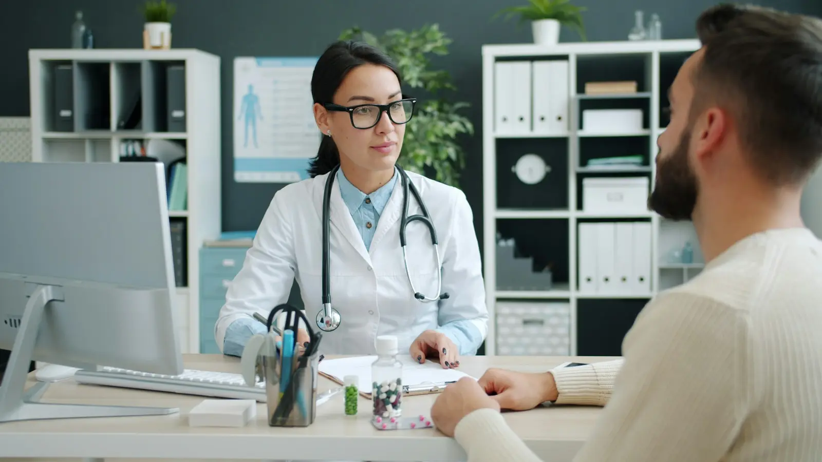 Bác sĩ tư vấn kết quả và hướng điều trị